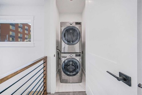 119 42 Avenue Ne, Calgary, AB - Indoor Photo Showing Laundry Room