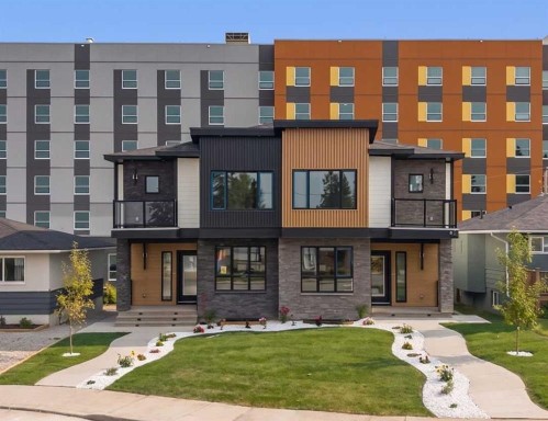 119 42 Avenue Ne, Calgary, AB - Outdoor With Balcony With Facade