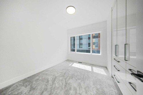 119 42 Avenue Ne, Calgary, AB - Indoor Photo Showing Other Room