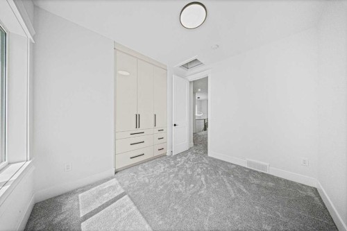 119 42 Avenue Ne, Calgary, AB - Indoor Photo Showing Other Room