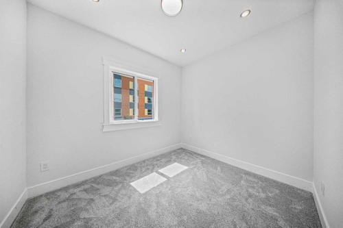 119 42 Avenue Ne, Calgary, AB - Indoor Photo Showing Other Room