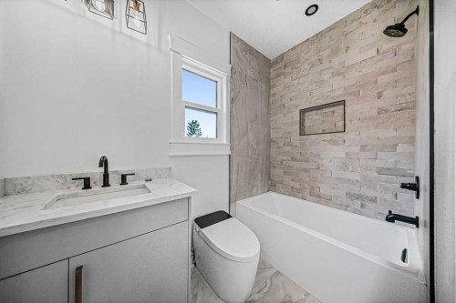 119 42 Avenue Ne, Calgary, AB - Indoor Photo Showing Bathroom