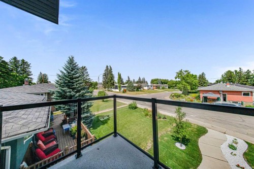 119 42 Avenue Ne, Calgary, AB - Outdoor With Balcony