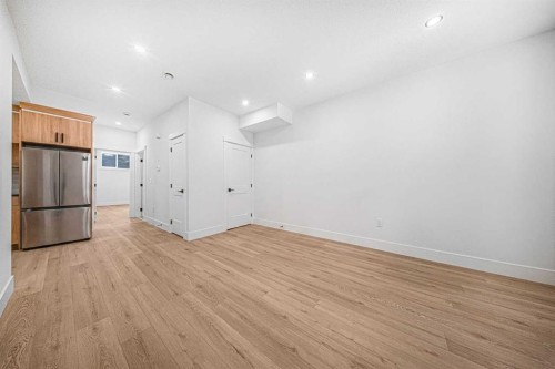 119 42 Avenue Ne, Calgary, AB - Indoor Photo Showing Other Room