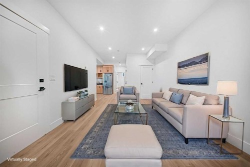 119 42 Avenue Ne, Calgary, AB - Indoor Photo Showing Living Room