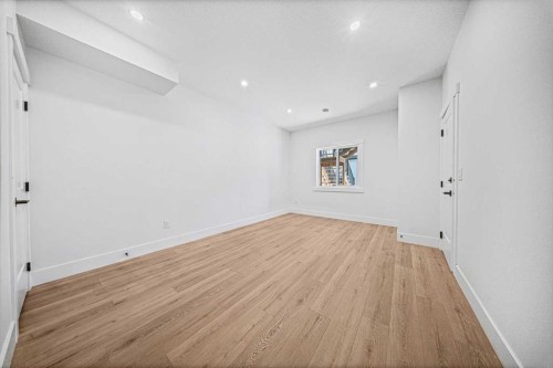 119 42 Avenue Ne, Calgary, AB - Indoor Photo Showing Other Room