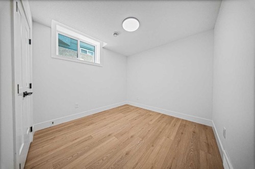 119 42 Avenue Ne, Calgary, AB - Indoor Photo Showing Other Room