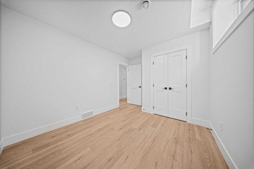 119 42 Avenue Ne, Calgary, AB - Indoor Photo Showing Other Room