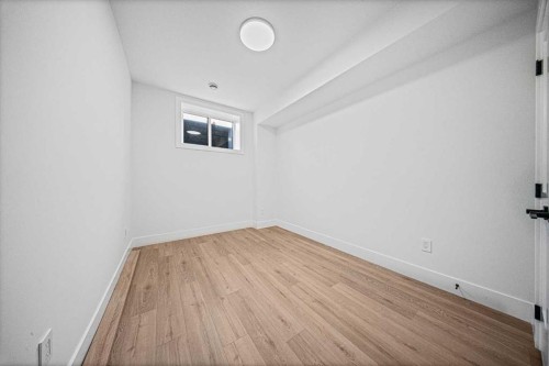 119 42 Avenue Ne, Calgary, AB - Indoor Photo Showing Other Room