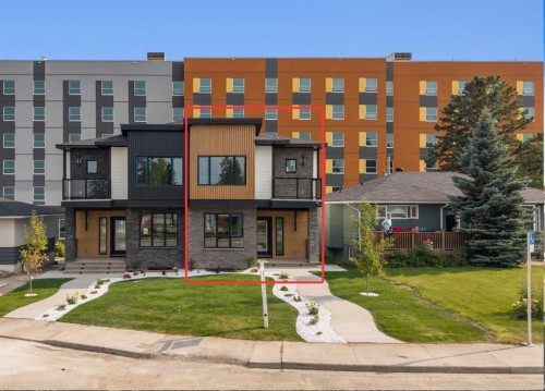 119 42 Avenue Ne, Calgary, AB - Outdoor With Balcony With Facade
