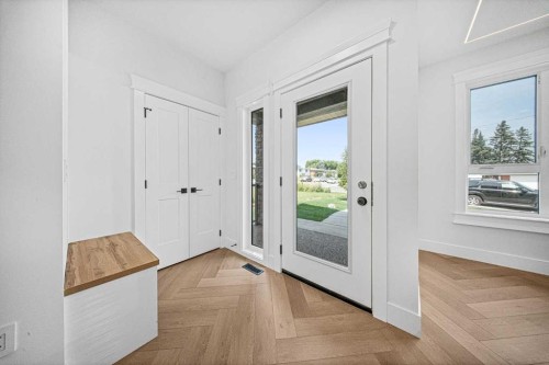 119 42 Avenue Ne, Calgary, AB - Indoor Photo Showing Other Room