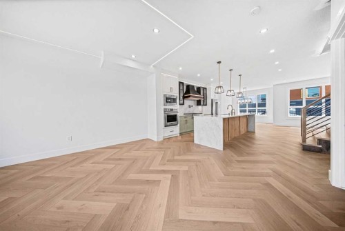 119 42 Avenue Ne, Calgary, AB - Indoor Photo Showing Kitchen