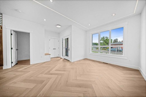 119 42 Avenue Ne, Calgary, AB - Indoor Photo Showing Other Room
