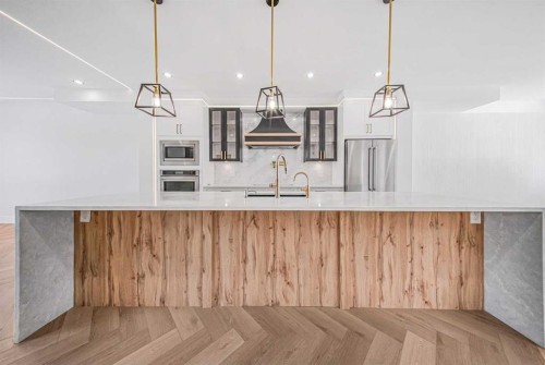 119 42 Avenue Ne, Calgary, AB - Indoor Photo Showing Kitchen
