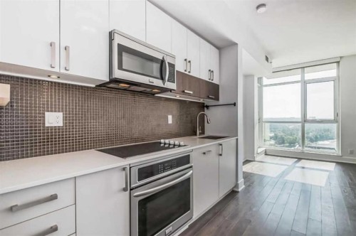 1605-550 Riverfront Avenue Se, Calgary, AB - Indoor Photo Showing Kitchen With Upgraded Kitchen