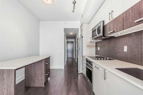 1605-550 Riverfront Avenue Se, Calgary, AB - Indoor Photo Showing Kitchen