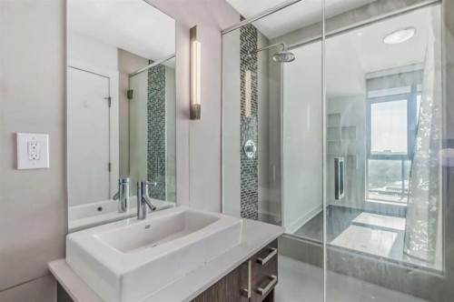 1605-550 Riverfront Avenue Se, Calgary, AB - Indoor Photo Showing Bathroom