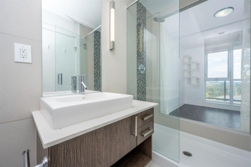 1605-550 Riverfront Avenue Se, Calgary, AB - Indoor Photo Showing Bathroom