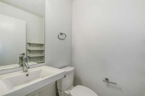 1605-550 Riverfront Avenue Se, Calgary, AB - Indoor Photo Showing Bathroom