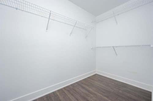 1605-550 Riverfront Avenue Se, Calgary, AB - Indoor With Storage