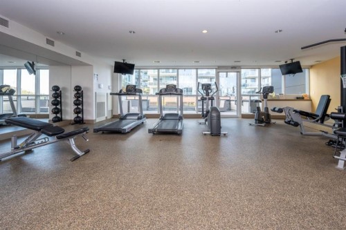 1605-550 Riverfront Avenue Se, Calgary, AB - Indoor Photo Showing Gym Room