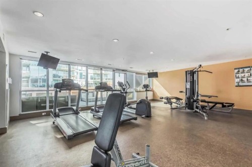 1605-550 Riverfront Avenue Se, Calgary, AB - Indoor Photo Showing Gym Room