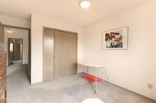140 Santana Mews Nw, Calgary, AB - Indoor Photo Showing Other Room