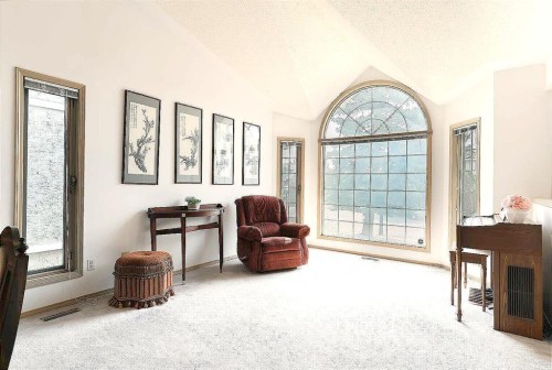 140 Santana Mews Nw, Calgary, AB - Indoor Photo Showing Other Room