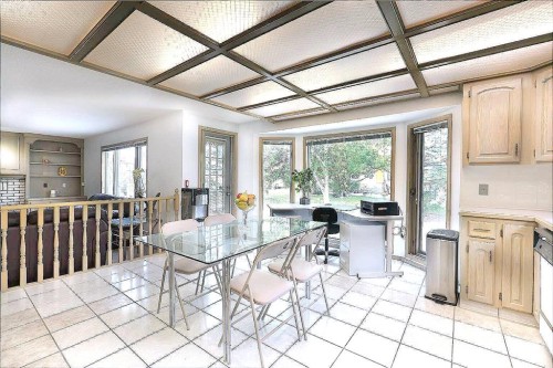 140 Santana Mews Nw, Calgary, AB - Indoor Photo Showing Dining Room