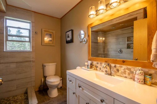 34072 Range Road 53, Rural Mountain View County, AB - Indoor Photo Showing Bathroom
