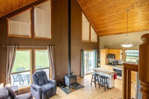 34072 Range Road 53, Rural Mountain View County, AB - Indoor Photo Showing Living Room