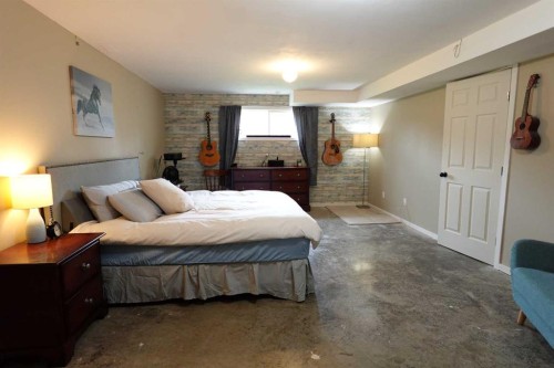 34072 Range Road 53, Rural Mountain View County, AB - Indoor Photo Showing Bedroom