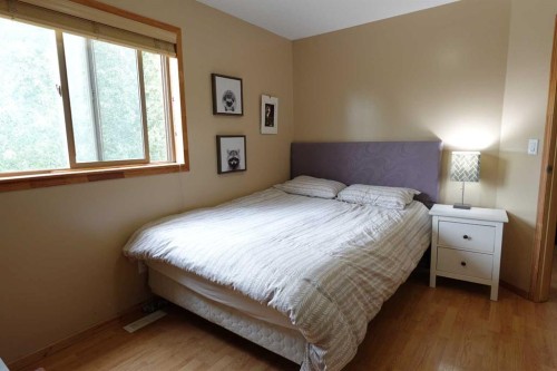 34072 Range Road 53, Rural Mountain View County, AB - Indoor Photo Showing Bedroom