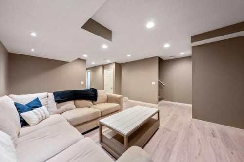 132 Evansborough Way Nw, Calgary, AB 