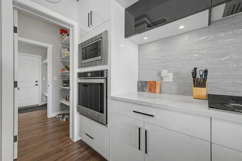1340 Lackner Boulevard, Carstairs, AB - Indoor Photo Showing Kitchen