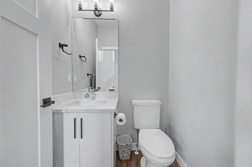 1340 Lackner Boulevard, Carstairs, AB - Indoor Photo Showing Bathroom