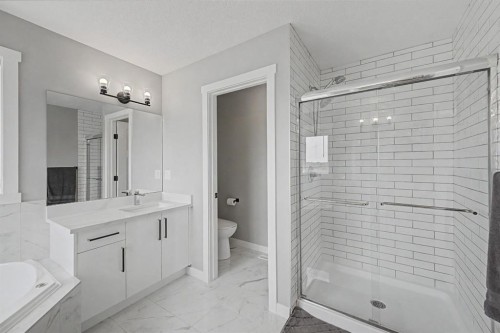 1340 Lackner Boulevard, Carstairs, AB - Indoor Photo Showing Bathroom