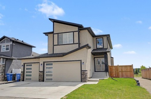 1340 Lackner Boulevard, Carstairs, AB - Outdoor With Facade