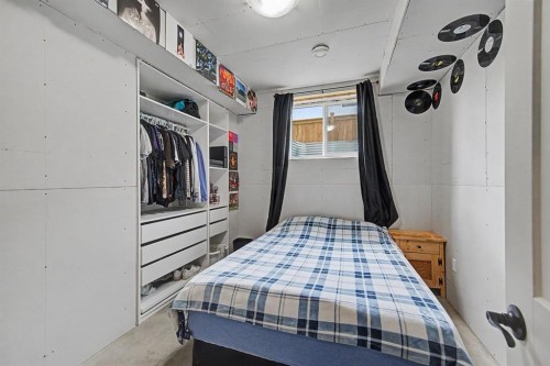 1340 Lackner Boulevard, Carstairs, AB - Indoor Photo Showing Bedroom