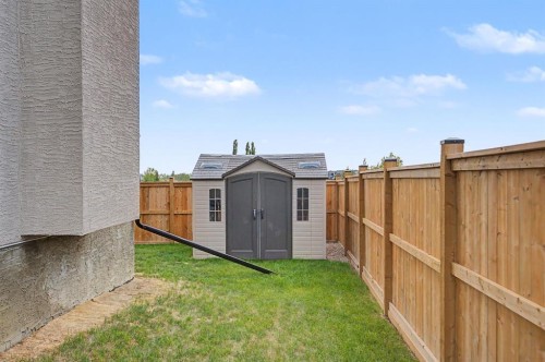 1340 Lackner Boulevard, Carstairs, AB - Outdoor