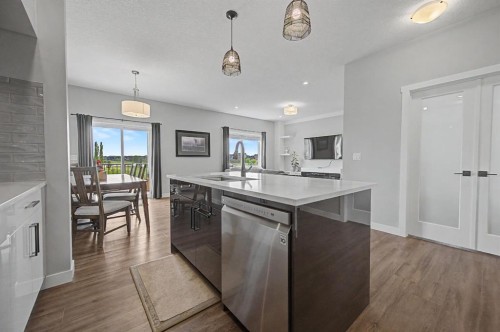1340 Lackner Boulevard, Carstairs, AB - Indoor Photo Showing Kitchen With Upgraded Kitchen