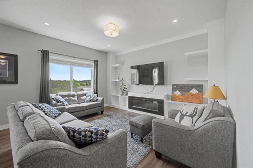 1340 Lackner Boulevard, Carstairs, AB - Indoor Photo Showing Living Room