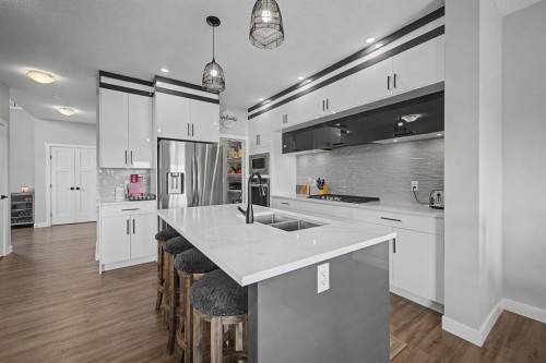 1340 Lackner Boulevard, Carstairs, AB - Indoor Photo Showing Kitchen With Double Sink With Upgraded Kitchen