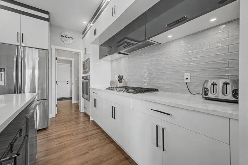 1340 Lackner Boulevard, Carstairs, AB - Indoor Photo Showing Kitchen With Upgraded Kitchen