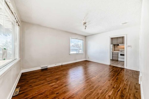 1610 40 Street Sw, Calgary, AB - Indoor Photo Showing Other Room