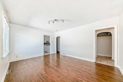 1610 40 Street Sw, Calgary, AB - Indoor Photo Showing Other Room