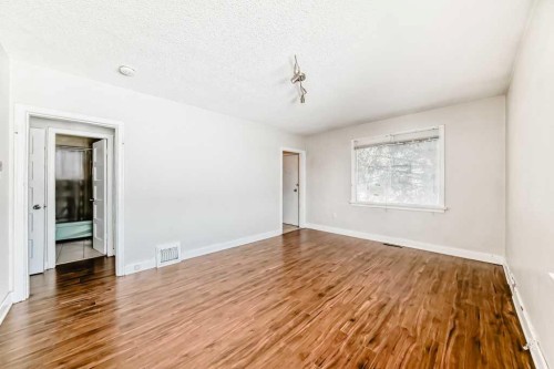 1610 40 Street Sw, Calgary, AB - Indoor Photo Showing Other Room