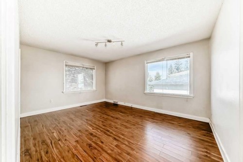 1610 40 Street Sw, Calgary, AB - Indoor Photo Showing Other Room