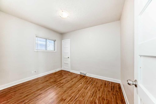 1610 40 Street Sw, Calgary, AB - Indoor Photo Showing Other Room