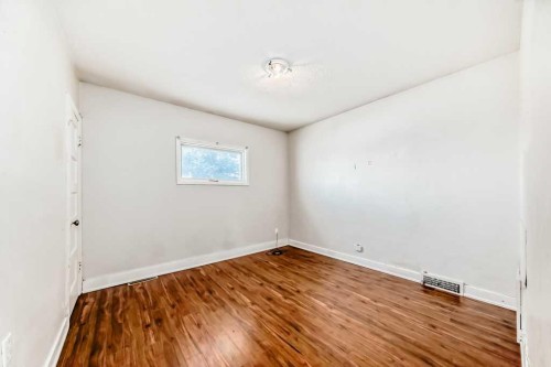 1610 40 Street Sw, Calgary, AB - Indoor Photo Showing Other Room